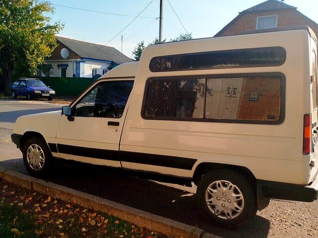 Білий Рено Рапід, об'ємом двигуна 1.1 л та пробігом 250 тис. км за 1800 $, фото 1 на Automoto.ua