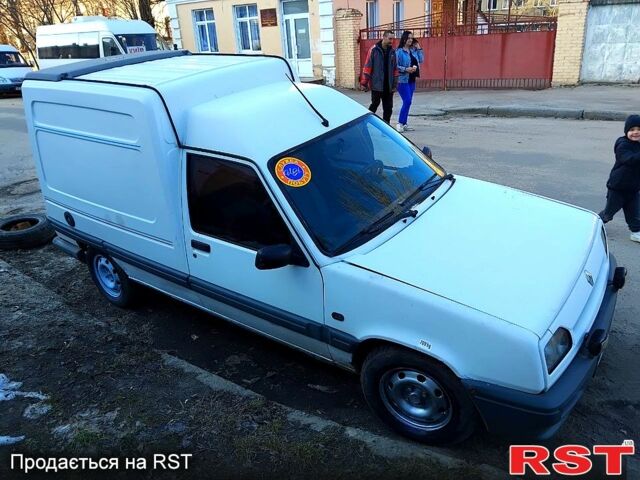 Білий Рено Рапід, об'ємом двигуна 1.6 л та пробігом 0 тис. км за 850 $, фото 1 на Automoto.ua