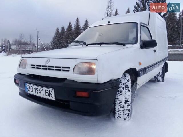 Белый Рено Рапид, объемом двигателя 1.59 л и пробегом 380 тыс. км за 1149 $, фото 1 на Automoto.ua