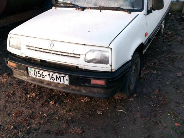 Белый Рено Рапид, объемом двигателя 1.6 л и пробегом 10 тыс. км за 800 $, фото 1 на Automoto.ua