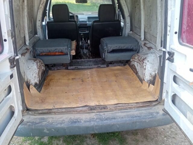 Белый Рено Рапид, объемом двигателя 0 л и пробегом 1000 тыс. км за 1000 $, фото 1 на Automoto.ua