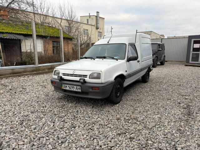 Білий Рено Рапід, об'ємом двигуна 1.6 л та пробігом 300 тис. км за 999 $, фото 1 на Automoto.ua