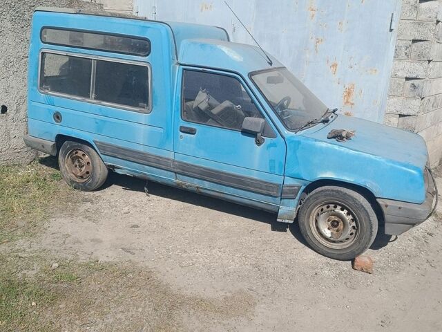 Синий Рено Рапид, объемом двигателя 1.4 л и пробегом 100 тыс. км за 400 $, фото 1 на Automoto.ua