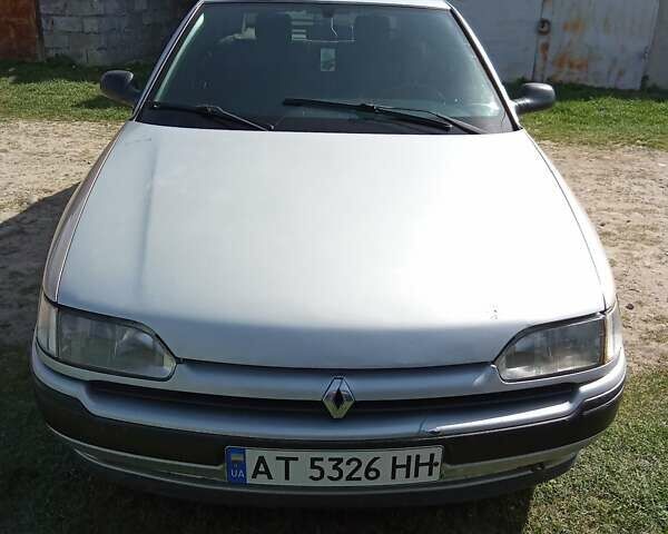 Серый Рено Сафран, объемом двигателя 2.5 л и пробегом 323 тыс. км за 800 $, фото 1 на Automoto.ua