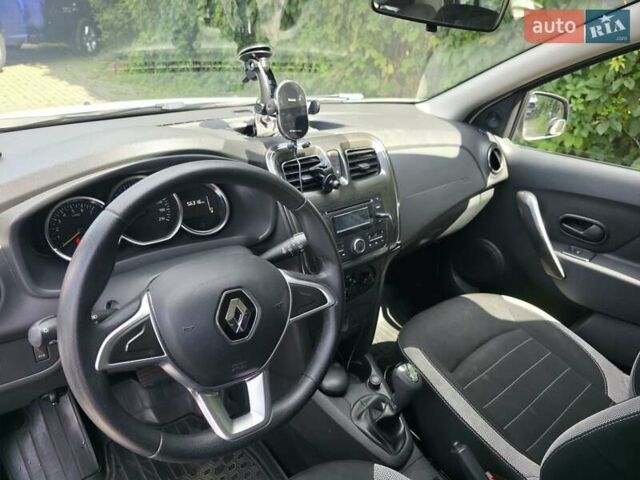 Рено Сандеро СтепВей 2017 у Києві на Automoto.ua Білий Рено Сандеро СтепВей, об'ємом двигуна 0.9 л та пробігом 57 тис. км за 10000 $, фото 1 на Automoto.ua