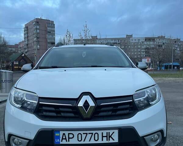 Белый Рено Сандеро СтэпВэй, объемом двигателя 0.9 л и пробегом 95 тыс. км за 8999 $, фото 1 на Automoto.ua