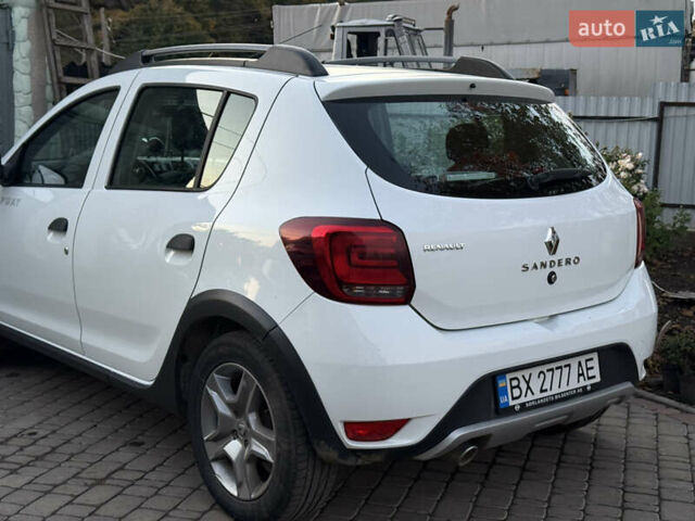 Білий Рено Сандеро СтепВей, об'ємом двигуна 1.46 л та пробігом 120 тис. км за 9700 $, фото 1 на Automoto.ua