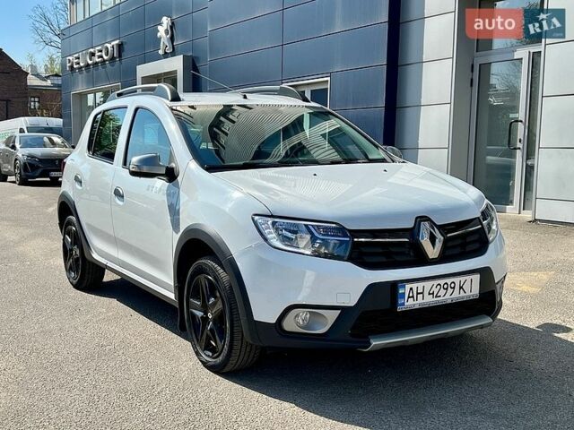Белый Рено Сандеро СтэпВэй, объемом двигателя 1.46 л и пробегом 82 тыс. км за 10700 $, фото 1 на Automoto.ua