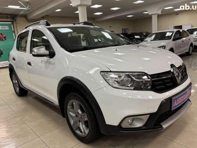 Белый Рено Сандеро СтэпВэй, объемом двигателя 0 л и пробегом 136 тыс. км за 11000 $, фото 1 на Automoto.ua