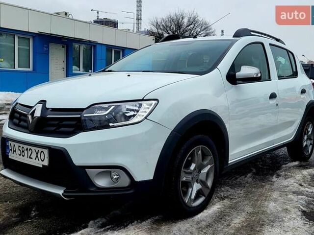 Белый Рено Сандеро СтэпВэй, объемом двигателя 0.9 л и пробегом 92 тыс. км за 8300 $, фото 1 на Automoto.ua