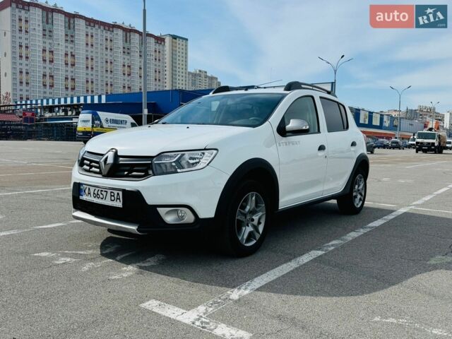 Белый Рено Сандеро СтэпВэй, объемом двигателя 1.46 л и пробегом 33 тыс. км за 12000 $, фото 1 на Automoto.ua