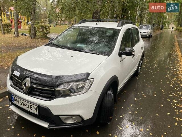 Білий Рено Сандеро СтепВей, об'ємом двигуна 0.9 л та пробігом 40 тис. км за 10500 $, фото 1 на Automoto.ua