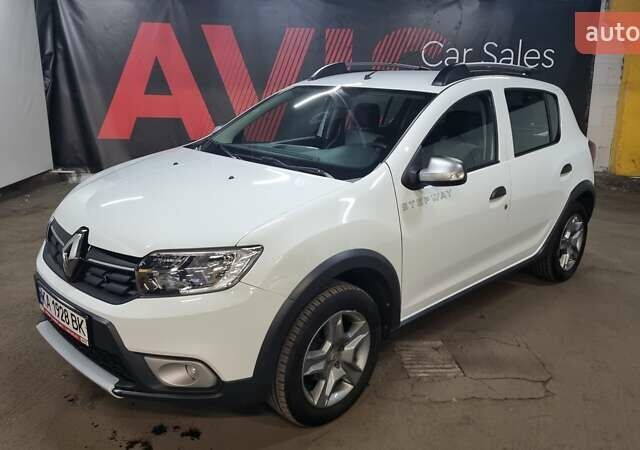 Белый Рено Сандеро СтэпВэй, объемом двигателя 0.9 л и пробегом 39 тыс. км за 8100 $, фото 1 на Automoto.ua