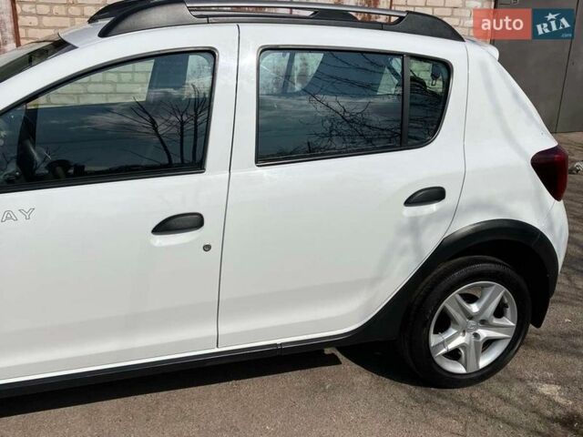 Белый Рено Сандеро СтэпВэй, объемом двигателя 1.46 л и пробегом 80 тыс. км за 10500 $, фото 1 на Automoto.ua