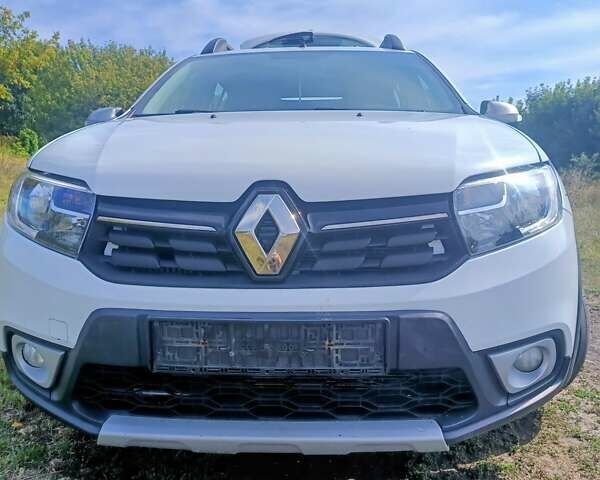 Білий Рено Сандеро СтепВей, об'ємом двигуна 0.9 л та пробігом 117 тис. км за 8999 $, фото 1 на Automoto.ua