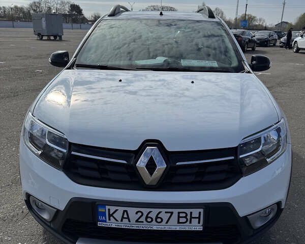 Білий Рено Сандеро СтепВей, об'ємом двигуна 0.9 л та пробігом 39 тис. км за 12000 $, фото 1 на Automoto.ua