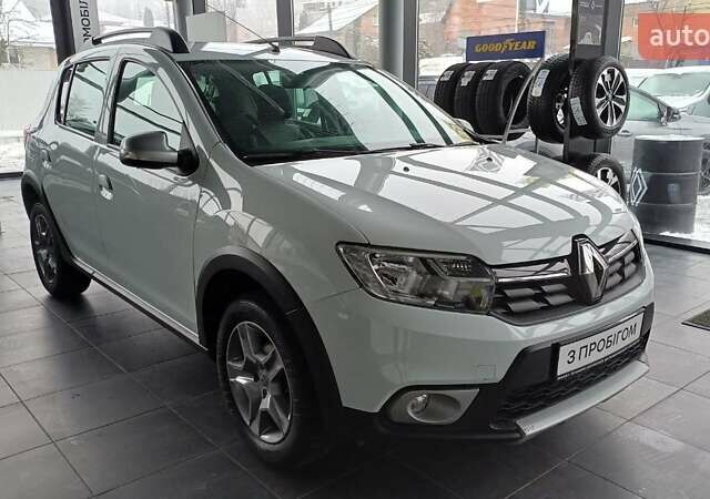 Белый Рено Сандеро СтэпВэй, объемом двигателя 0.9 л и пробегом 110 тыс. км за 9500 $, фото 1 на Automoto.ua