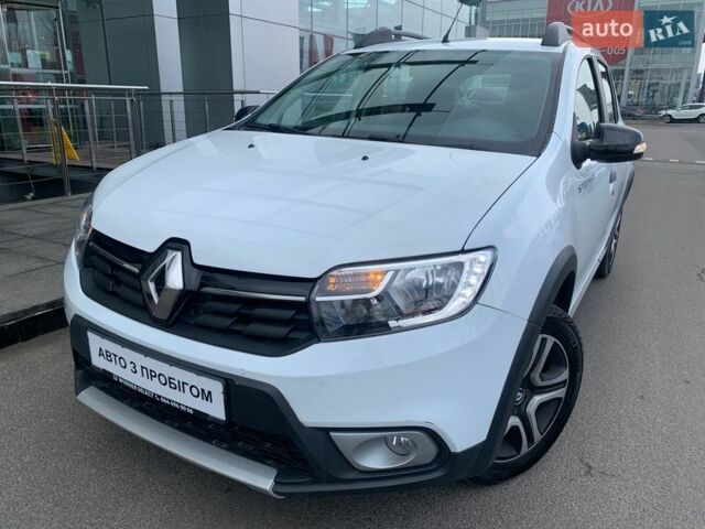 Білий Рено Сандеро СтепВей, об'ємом двигуна 0.9 л та пробігом 31 тис. км за 10573 $, фото 1 на Automoto.ua
