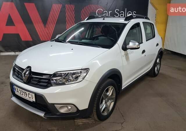 Белый Рено Сандеро СтэпВэй, объемом двигателя 0.9 л и пробегом 83 тыс. км за 8500 $, фото 1 на Automoto.ua