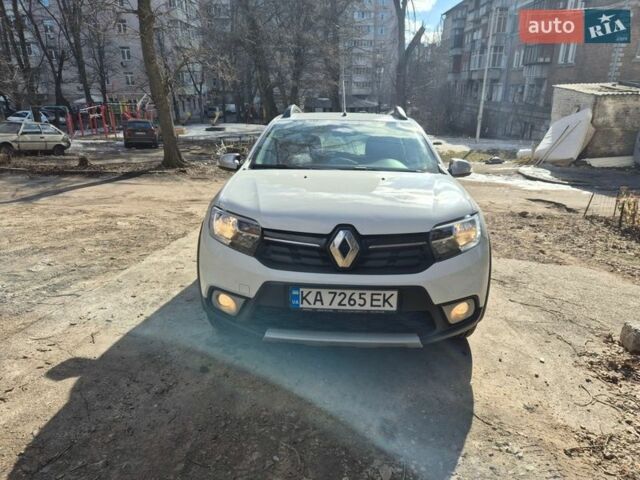 Белый Рено Сандеро СтэпВэй, объемом двигателя 1.5 л и пробегом 87 тыс. км за 11850 $, фото 1 на Automoto.ua
