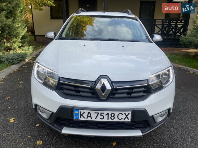 Рено Сандеро СтэпВэй 2021 в Киеве на Automoto.ua Белый Рено Сандеро СтэпВэй, объемом двигателя 1.46 л и пробегом 76 тыс. км за 12900 $, фото 1 на Automoto.ua