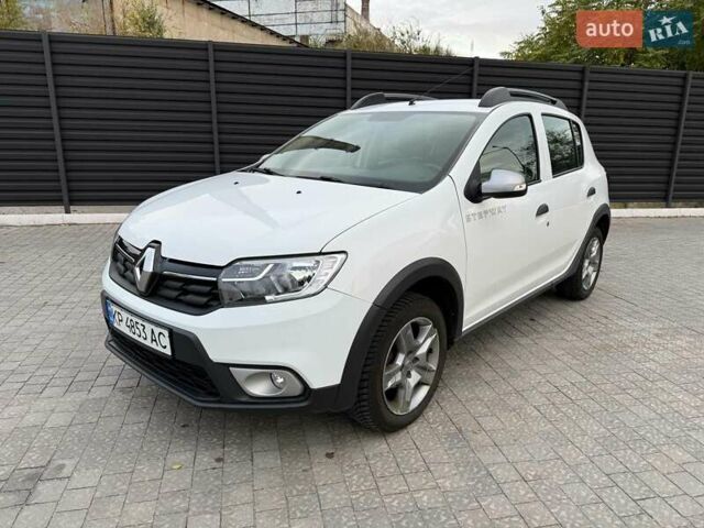 Рено Сандеро СтепВей 2021 у Запоріжжя на Automoto.ua Білий Рено Сандеро СтепВей, об'ємом двигуна 0.9 л та пробігом 110 тис. км за 10699 $, фото 1 на Automoto.ua