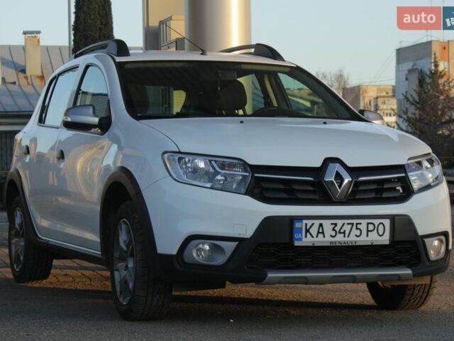 Белый Рено Сандеро СтэпВэй, объемом двигателя 0.9 л и пробегом 81 тыс. км за 9800 $, фото 1 на Automoto.ua