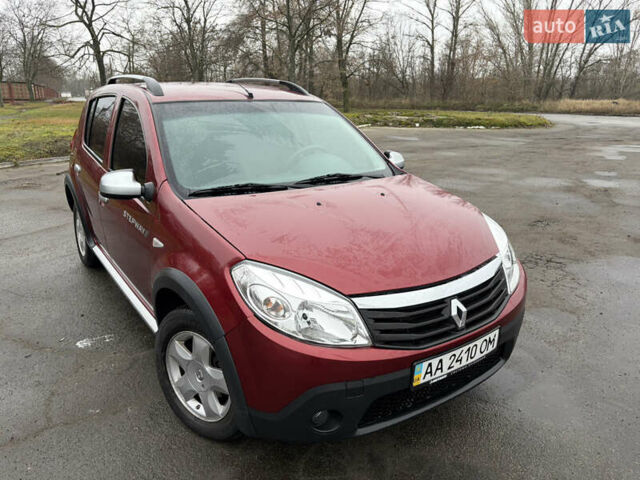 Красный Рено Сандеро СтэпВэй, объемом двигателя 1.6 л и пробегом 91 тыс. км за 5700 $, фото 1 на Automoto.ua