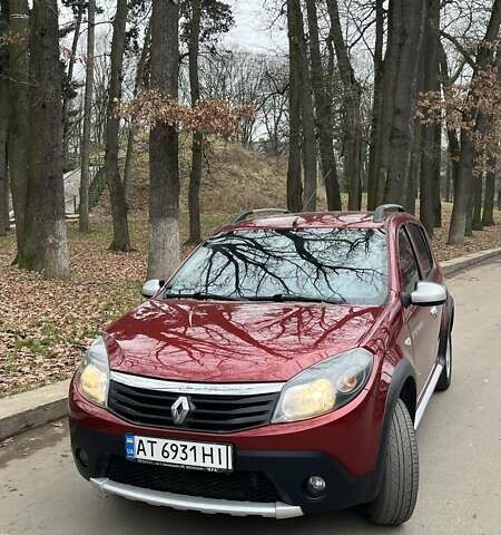 Красный Рено Сандеро СтэпВэй, объемом двигателя 1.6 л и пробегом 204 тыс. км за 5950 $, фото 1 на Automoto.ua