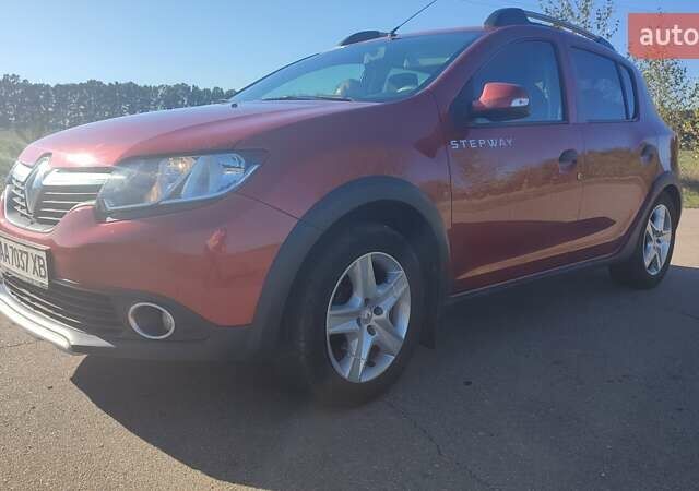 Красный Рено Сандеро СтэпВэй, объемом двигателя 1.6 л и пробегом 166 тыс. км за 7100 $, фото 1 на Automoto.ua