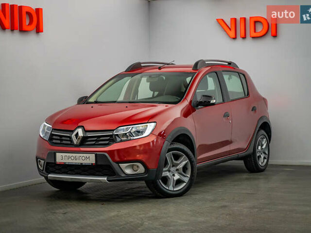 Красный Рено Сандеро СтэпВэй, объемом двигателя 0.9 л и пробегом 85 тыс. км за 9088 $, фото 1 на Automoto.ua