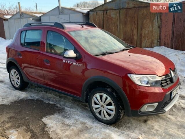 Красный Рено Сандеро СтэпВэй, объемом двигателя 0.9 л и пробегом 112 тыс. км за 11000 $, фото 1 на Automoto.ua