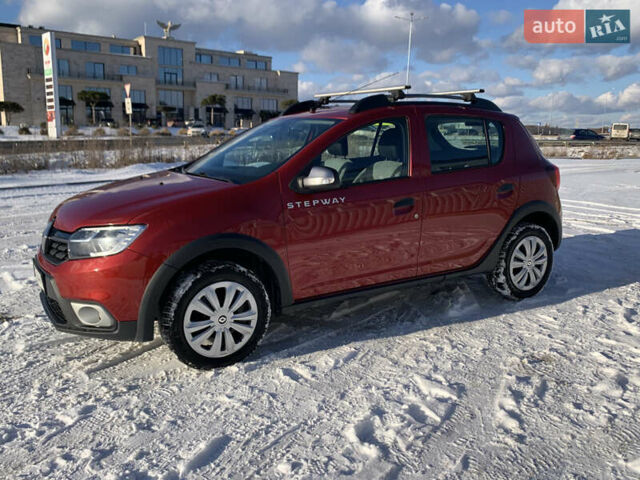 Червоний Рено Сандеро СтепВей, об'ємом двигуна 0.9 л та пробігом 112 тис. км за 10999 $, фото 1 на Automoto.ua