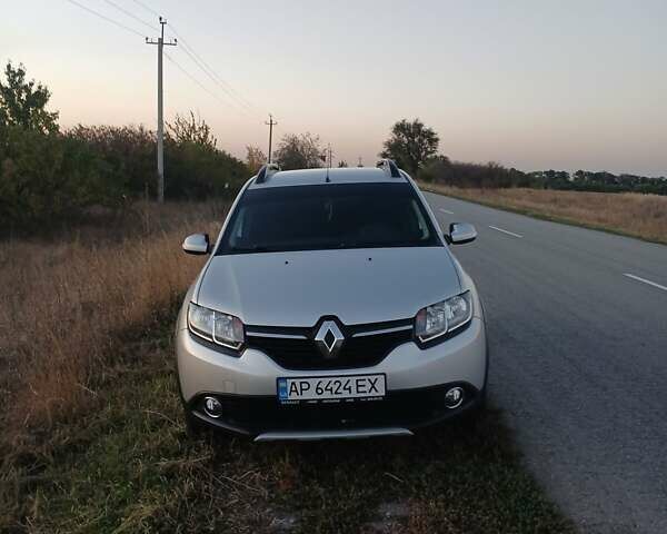 Серый Рено Сандеро СтэпВэй, объемом двигателя 1.5 л и пробегом 130 тыс. км за 10000 $, фото 1 на Automoto.ua