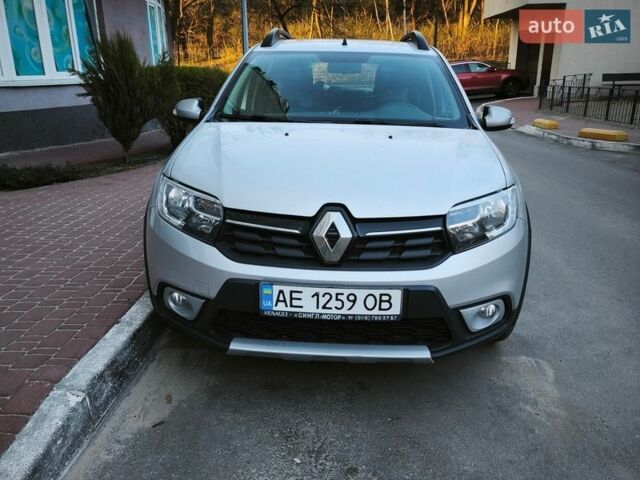 Сірий Рено Сандеро СтепВей, об'ємом двигуна 1.46 л та пробігом 108 тис. км за 8900 $, фото 1 на Automoto.ua