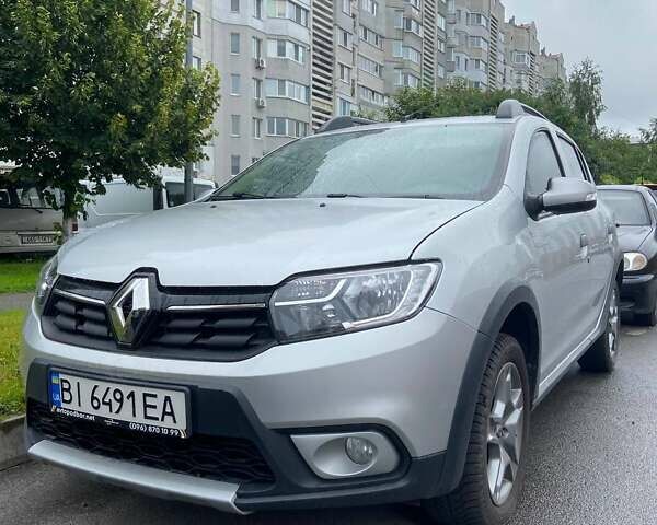 Серый Рено Сандеро СтэпВэй, объемом двигателя 1.46 л и пробегом 50 тыс. км за 12800 $, фото 1 на Automoto.ua