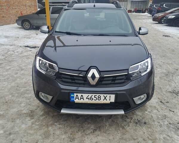 Сірий Рено Сандеро СтепВей, об'ємом двигуна 0.9 л та пробігом 65 тис. км за 10000 $, фото 1 на Automoto.ua