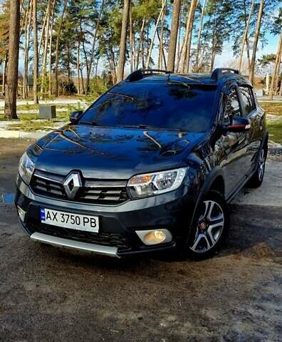 Серый Рено Сандеро СтэпВэй, объемом двигателя 0.9 л и пробегом 59 тыс. км за 10870 $, фото 1 на Automoto.ua