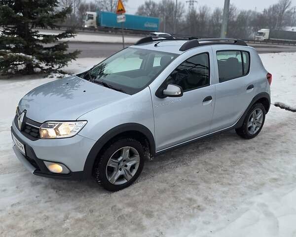Серый Рено Сандеро СтэпВэй, объемом двигателя 1.46 л и пробегом 118 тыс. км за 10900 $, фото 1 на Automoto.ua