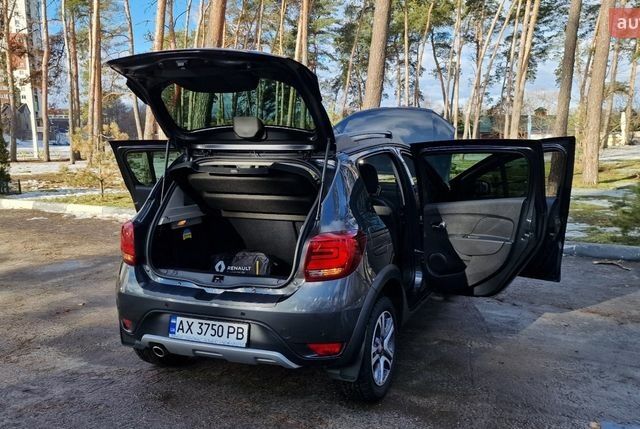 Сірий Рено Сандеро СтепВей, об'ємом двигуна 0.9 л та пробігом 59 тис. км за 10870 $, фото 1 на Automoto.ua