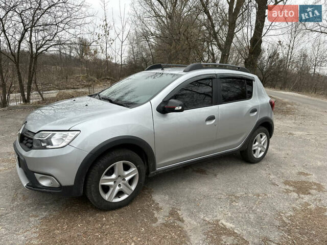 Серый Рено Сандеро СтэпВэй, объемом двигателя 0 л и пробегом 128 тыс. км за 10500 $, фото 1 на Automoto.ua