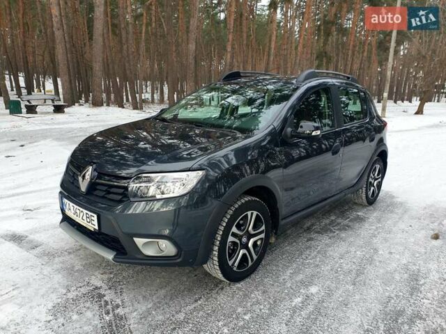 Сірий Рено Сандеро СтепВей, об'ємом двигуна 0.9 л та пробігом 74 тис. км за 10500 $, фото 1 на Automoto.ua