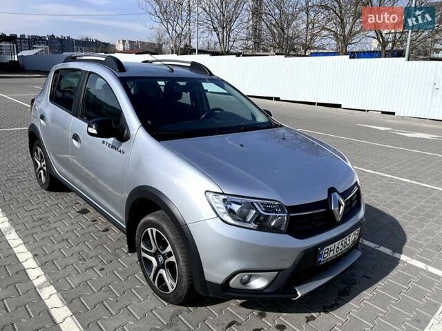 Серый Рено Сандеро СтэпВэй, объемом двигателя 0.9 л и пробегом 136 тыс. км за 12200 $, фото 1 на Automoto.ua
