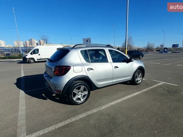 Серый Рено Сандеро СтэпВэй, объемом двигателя 1.46 л и пробегом 74 тыс. км за 11999 $, фото 1 на Automoto.ua