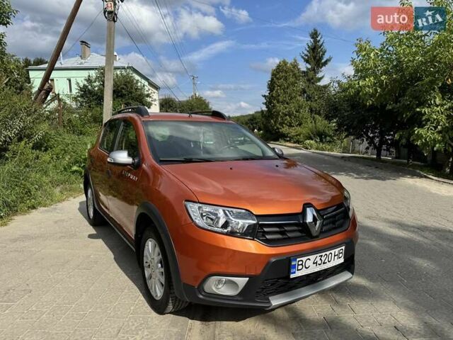 Оранжевый Рено Сандеро СтэпВэй, объемом двигателя 1.46 л и пробегом 63 тыс. км за 13000 $, фото 1 на Automoto.ua