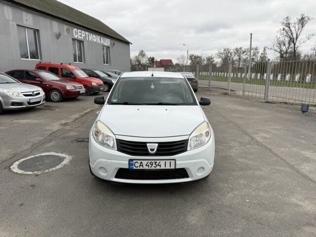 Білий Рено Сандеро, об'ємом двигуна 1.4 л та пробігом 200 тис. км за 3750 $, фото 1 на Automoto.ua