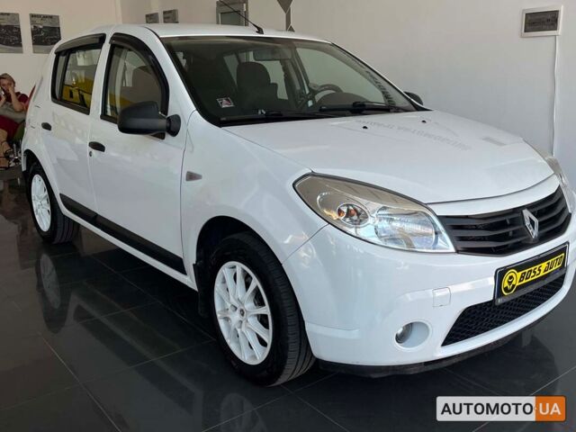 Белый Рено Сандеро, объемом двигателя 1.4 л и пробегом 146 тыс. км за 5550 $, фото 1 на Automoto.ua