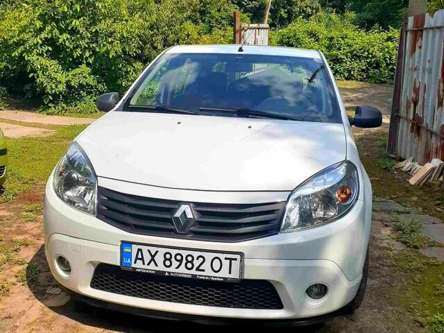 Белый Рено Сандеро, объемом двигателя 1.4 л и пробегом 110 тыс. км за 5200 $, фото 1 на Automoto.ua