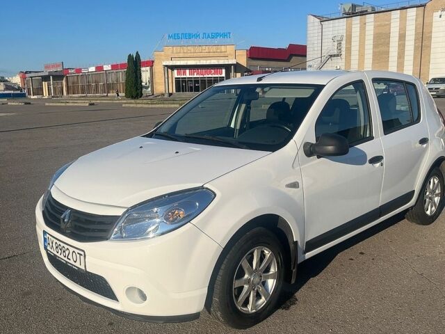 Білий Рено Сандеро, об'ємом двигуна 1.39 л та пробігом 116 тис. км за 4900 $, фото 1 на Automoto.ua