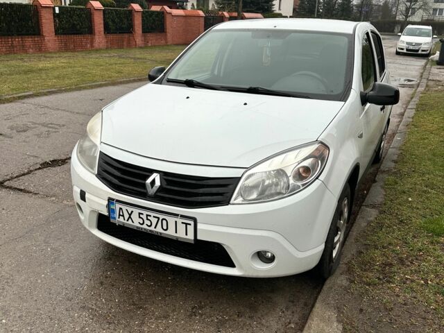Белый Рено Сандеро, объемом двигателя 1.4 л и пробегом 178 тыс. км за 4300 $, фото 1 на Automoto.ua